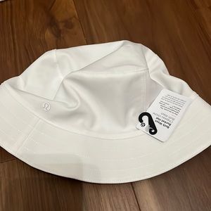 NWT Lululemon both ways bucket hat M/L